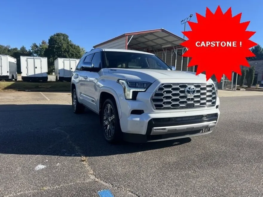 2024 Toyota Sequoia SR5 photo 1