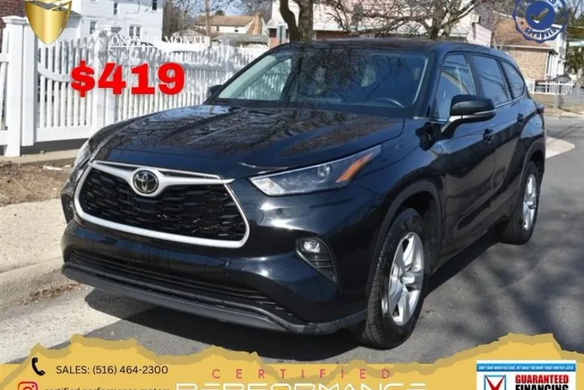 2024 Toyota Highlander LE photo 1