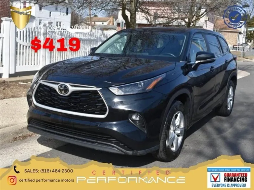 2024 Toyota Highlander LE photo 1
