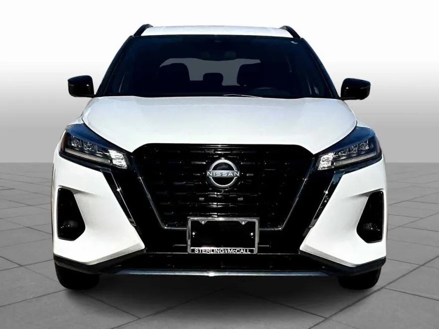 2023 Nissan Kicks SR photo 1