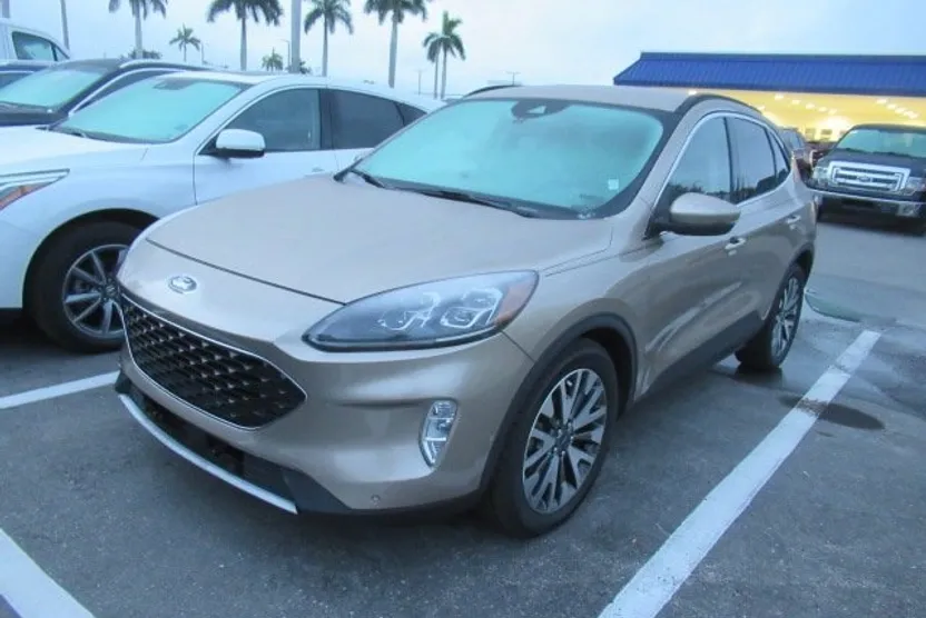 2020 Ford Escape Hybrid Titanium photo 1