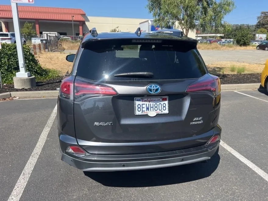 2018 Toyota RAV4 Hybrid XLE photo 1