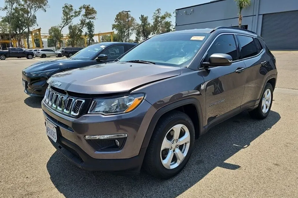 2020 Jeep Compass Latitude photo 1