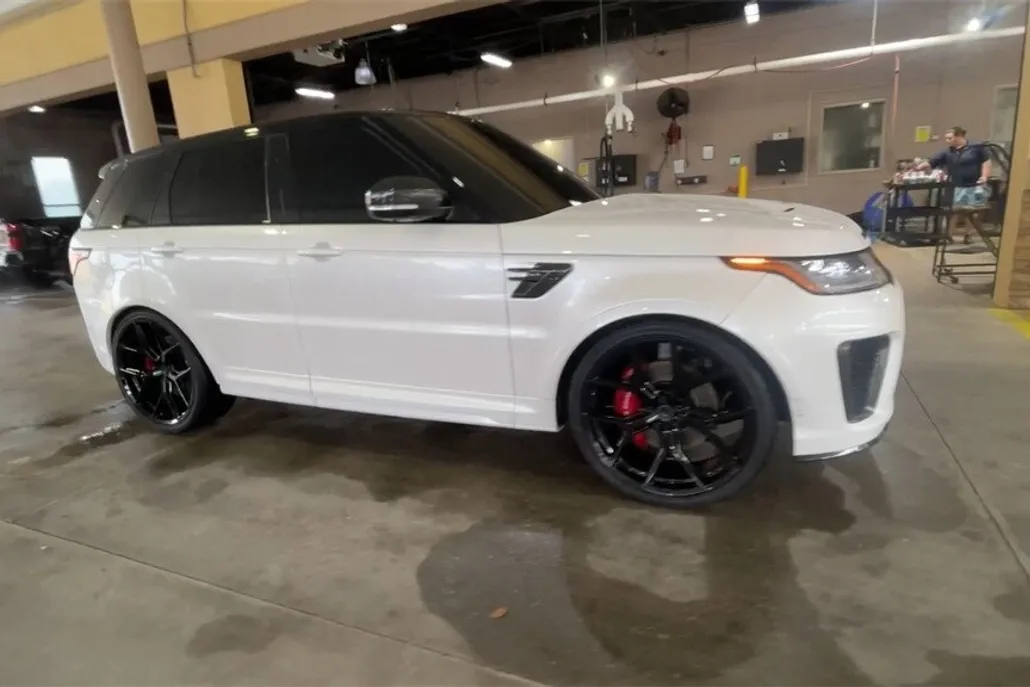 2021 Land Rover Range Rover Sport SVR photo 1