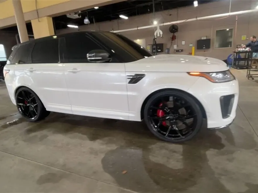 2021 Land Rover Range Rover Sport SVR photo 1