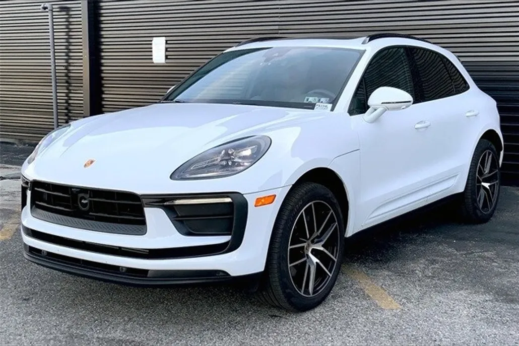 2025 Porsche Macan T photo 1