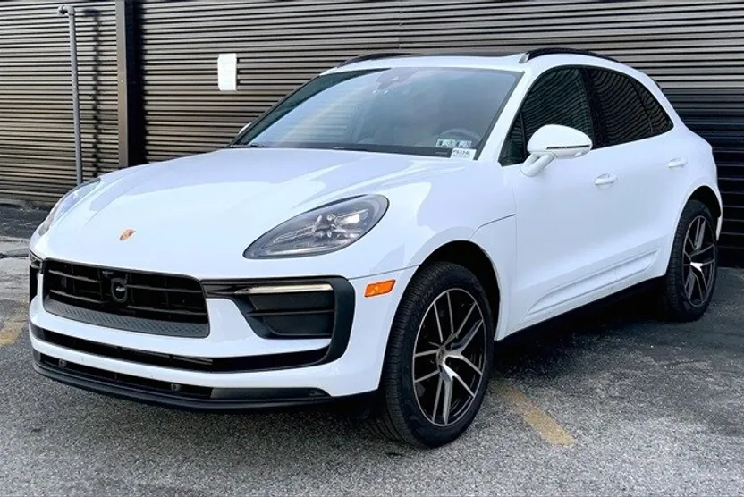 2025 Porsche Macan T photo 1