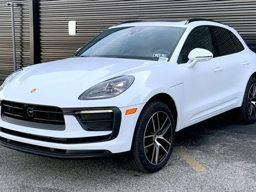2025 Porsche Macan T photo 1