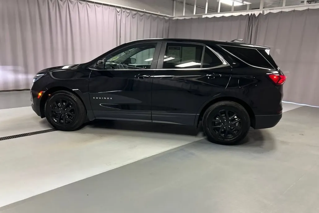 2024 Chevrolet Equinox LT photo 1