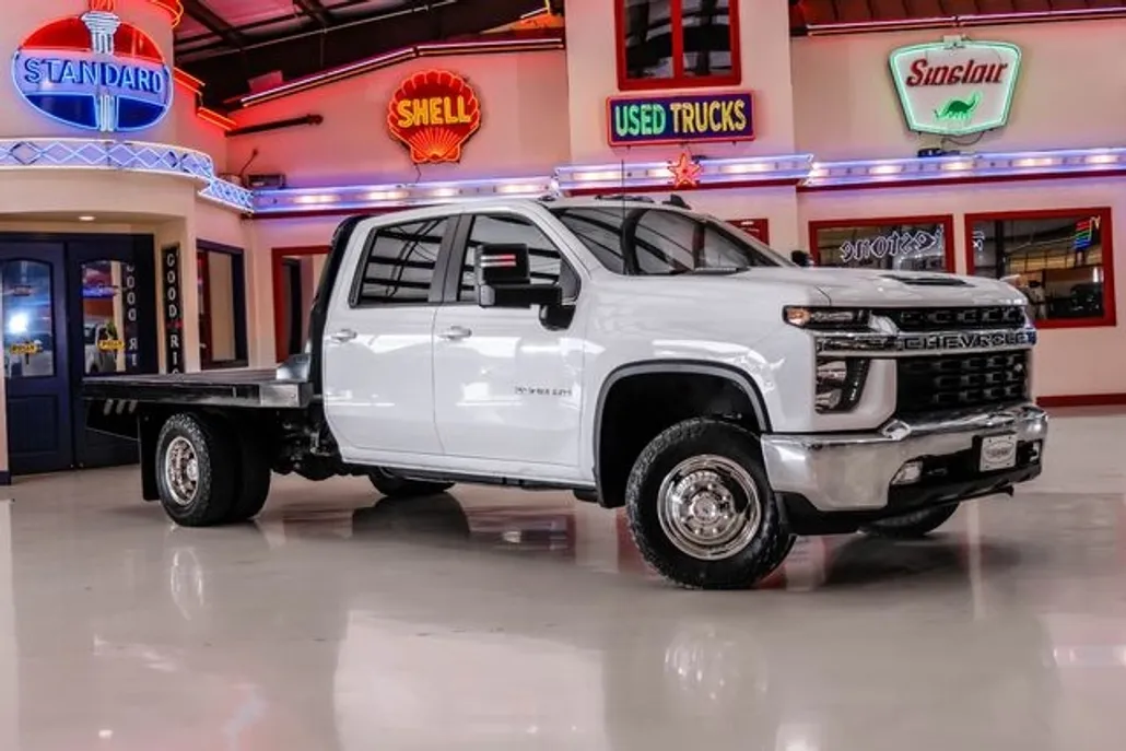 2022 Chevrolet Silverado 3500HD LT photo 1