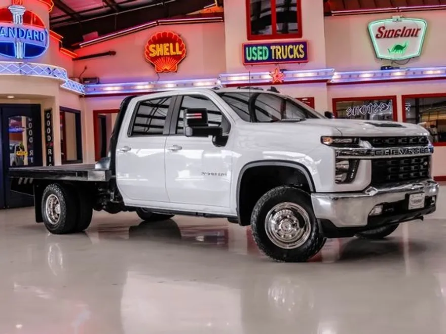 2022 Chevrolet Silverado 3500HD LT photo 1