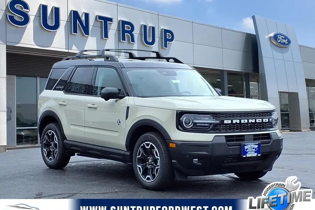 2025 Ford Bronco Sport Outer Banks photo 1