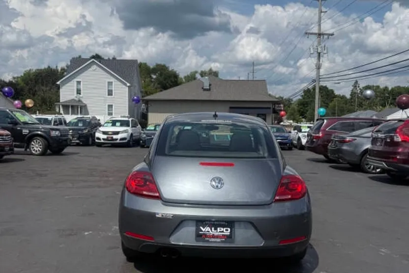 2012 Volkswagen Beetle 2.5L photo 1