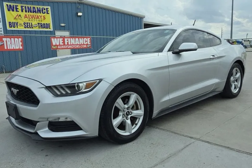2016 Ford Mustang V6 photo 1