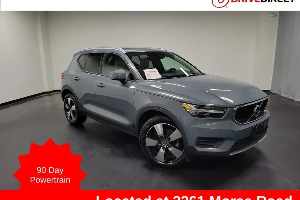 2020 Volvo XC40 Momentum photo 1