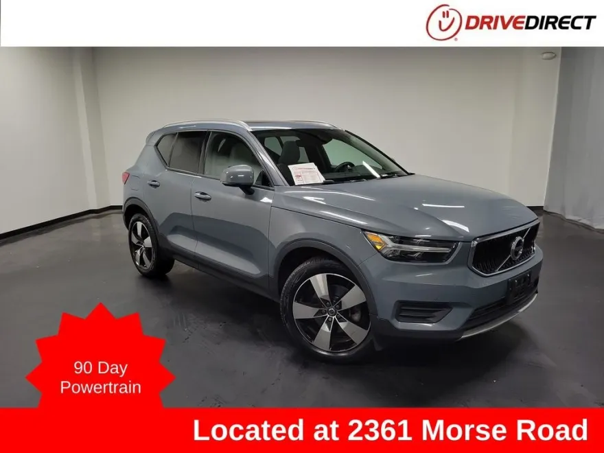 2020 Volvo XC40 Momentum photo 1