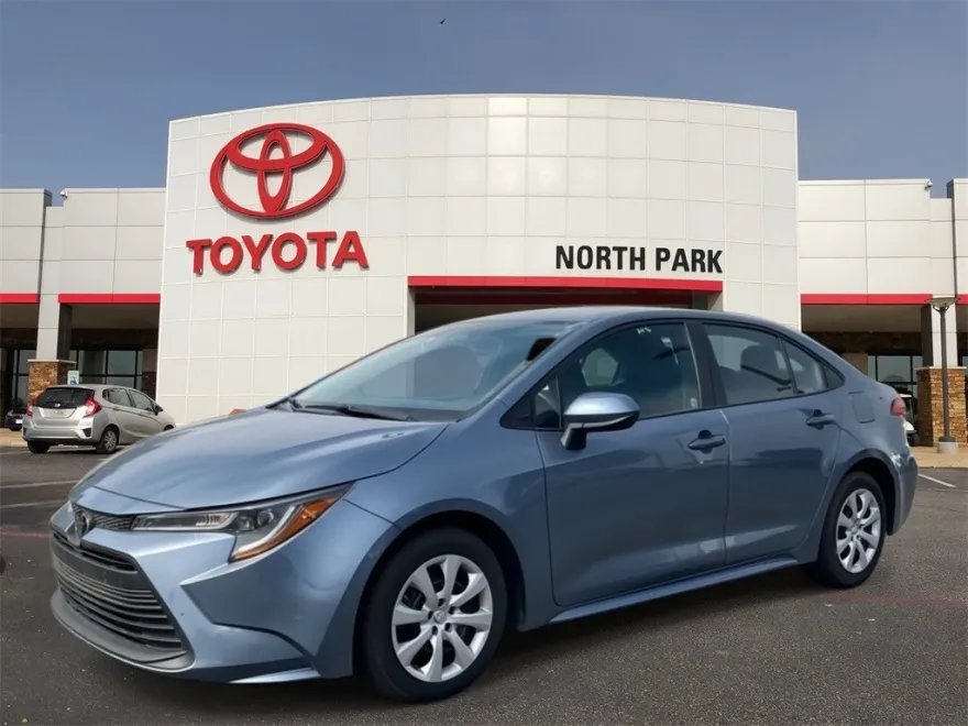 2024 Toyota Corolla LE photo 1