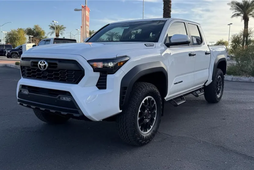 2025 Toyota Tacoma TRD Off-Road Double Cab photo 1
