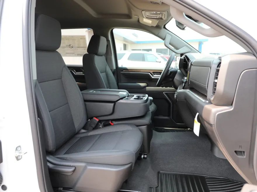 2026 Chevrolet Silverado 1500 LT photo 1