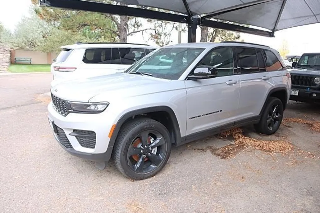 2025 Jeep Grand Cherokee Altitude photo 1