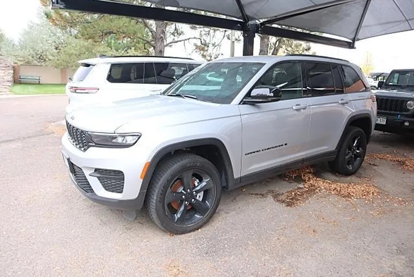 2025 Jeep Grand Cherokee Altitude photo 1