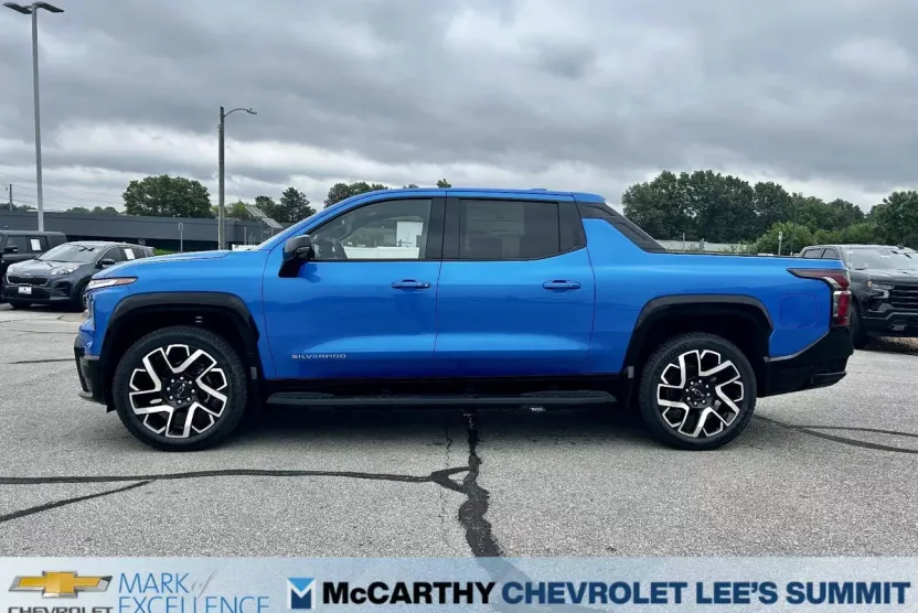 2025 Chevrolet Silverado EV RST photo 1