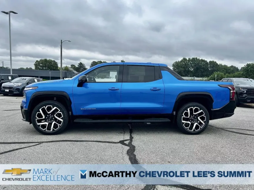 2025 Chevrolet Silverado EV RST photo 1