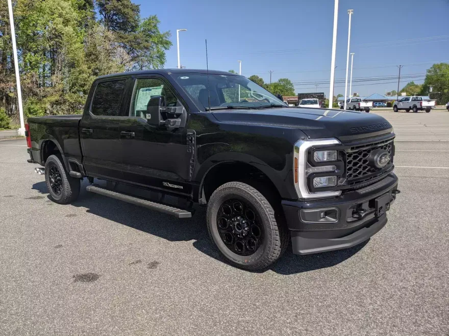2025 Ford F-250 Lariat photo 1
