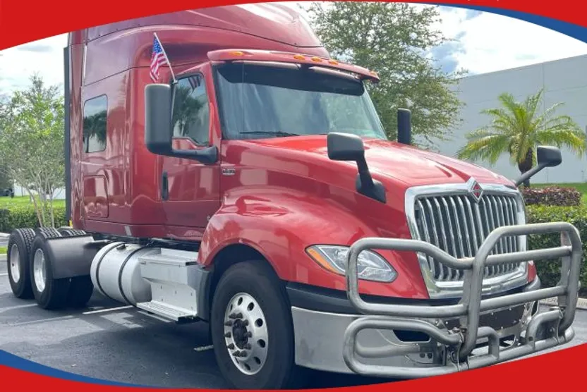 2019 International LT625 LT photo 1