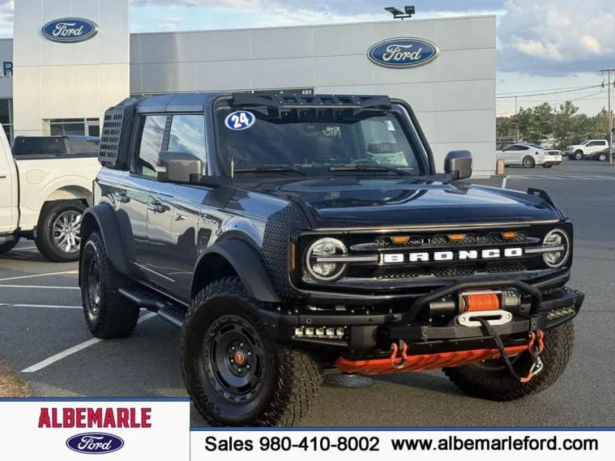 2024 Ford Bronco Outer Banks photo 1