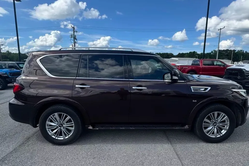 2019 Infiniti QX80 Luxe photo 1