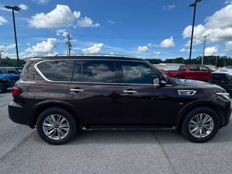 2019 Infiniti QX80 Luxe photo 1