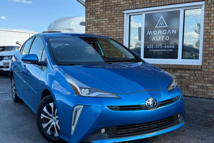 2022 Toyota Prius LE photo 1