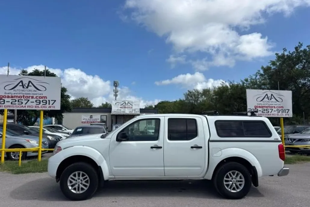 2017 Nissan Frontier Crew Cab SV photo 1