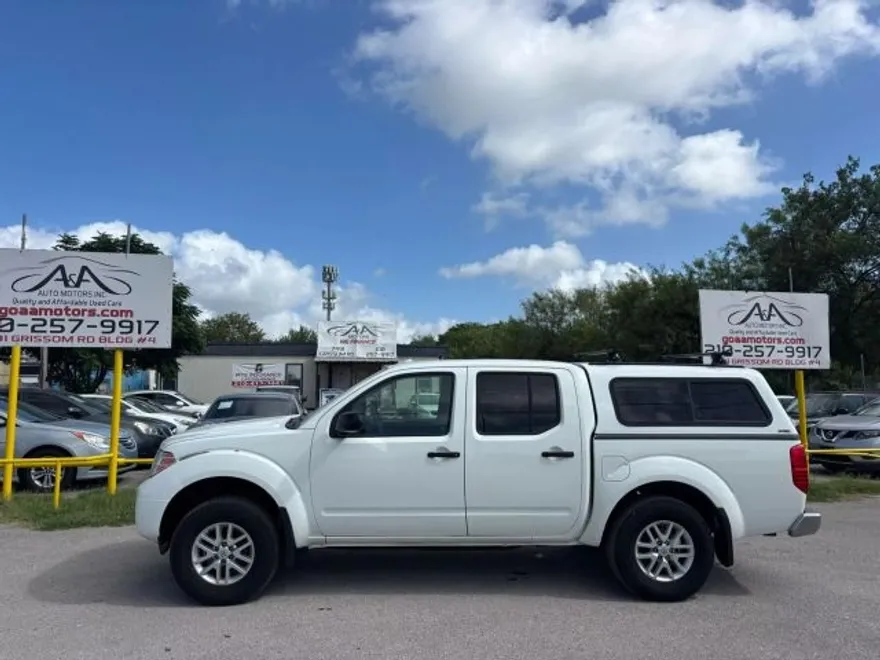 2017 Nissan Frontier Crew Cab SV photo 1