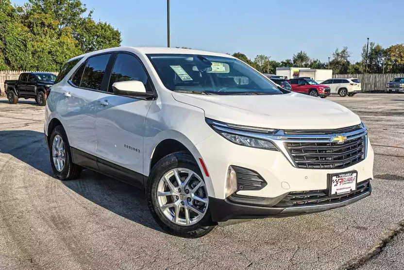 2024 Chevrolet Equinox LT photo 1
