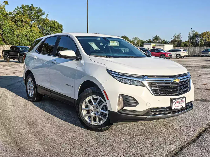 2024 Chevrolet Equinox LT photo 1