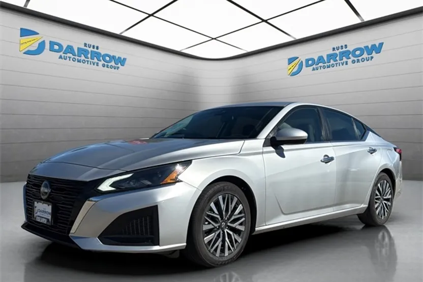 2023 Nissan Altima 2.5 SV photo 1