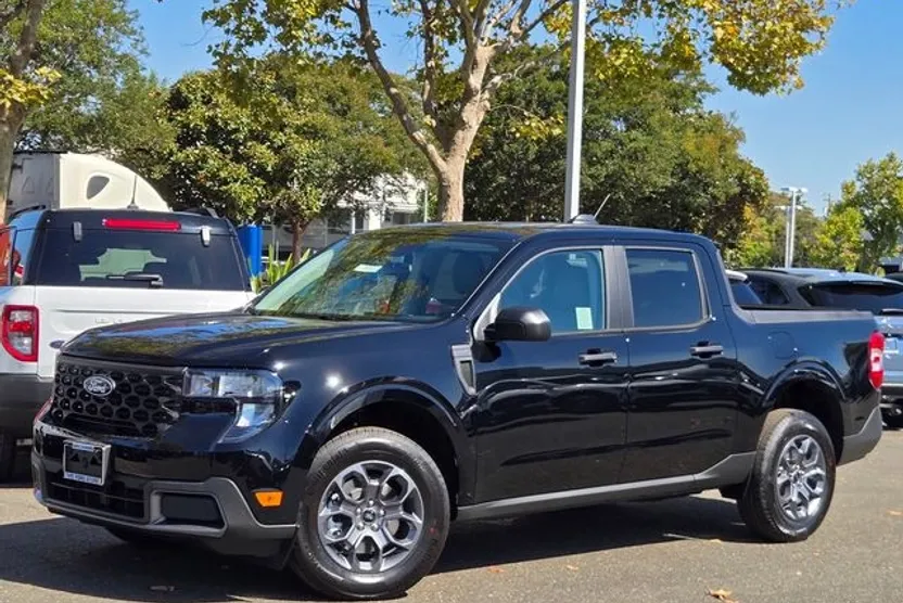 2025 Ford Maverick XLT photo 1