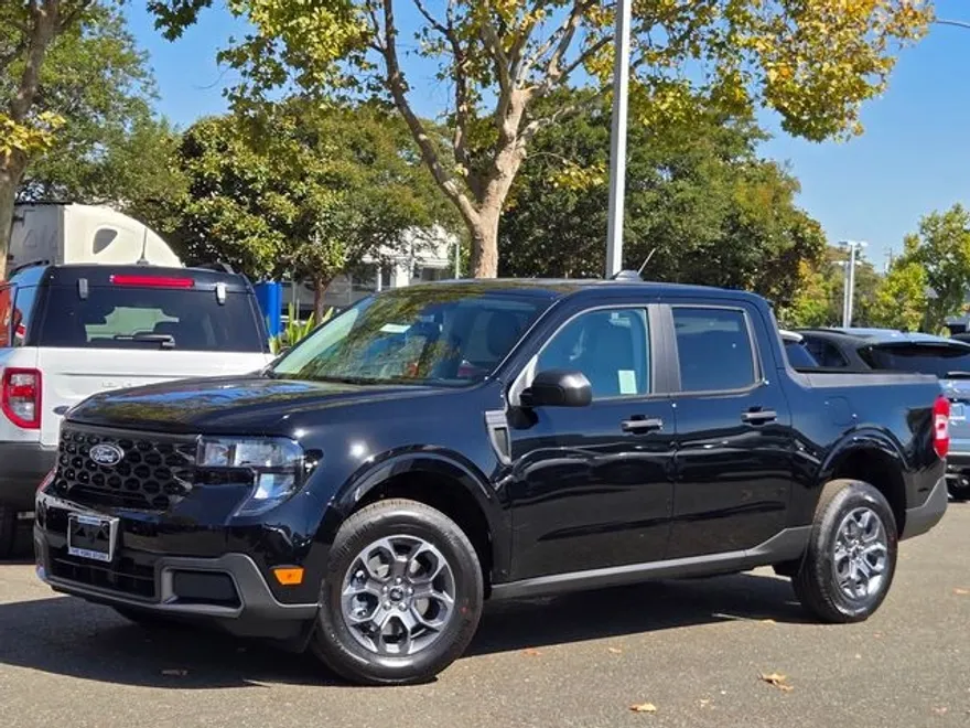 2025 Ford Maverick XLT photo 1
