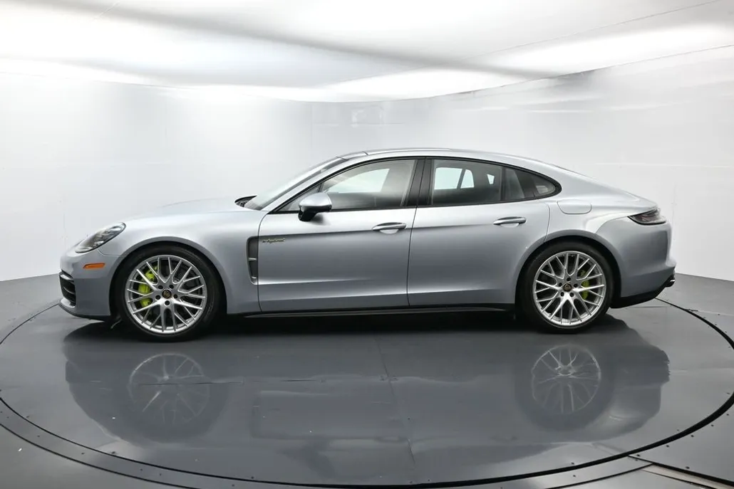 2022 Porsche Panamera E-Hybrid 4 photo 1