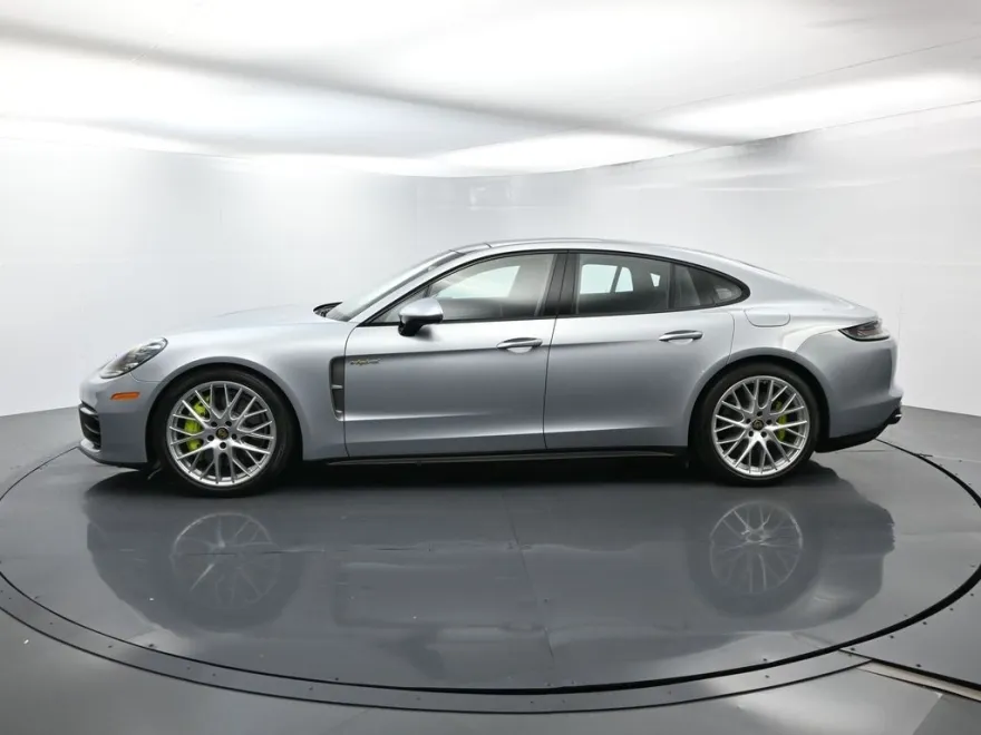 2022 Porsche Panamera E-Hybrid 4 photo 1