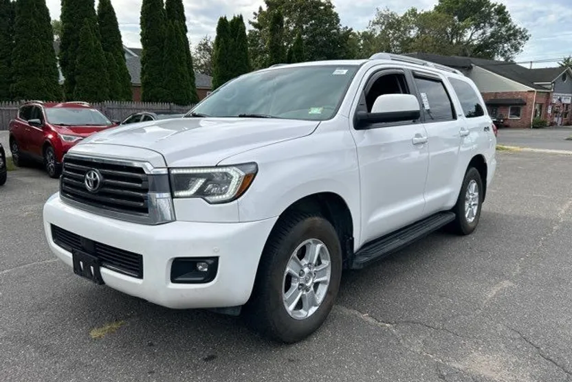 2018 Toyota Sequoia SR5 photo 1