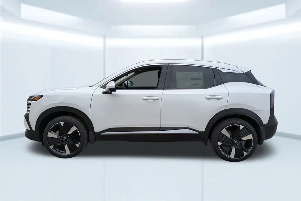 2025 Nissan Kicks SR photo 1