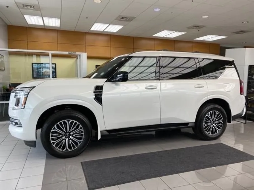 2025 Nissan Armada SL photo 1