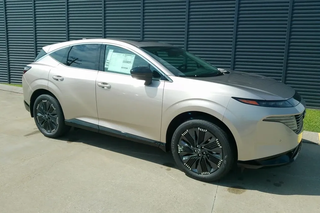 2025 Nissan Murano Platinum photo 1