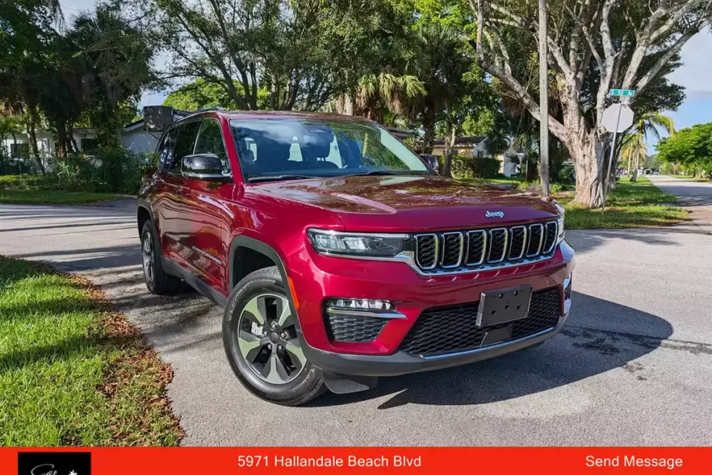 2023 Jeep Cherokee Sport photo 1