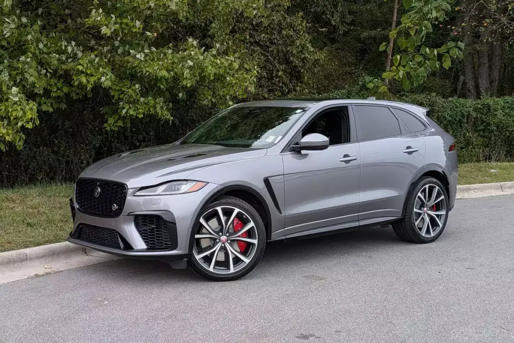 2023 Jaguar F-PACE SVR photo 1