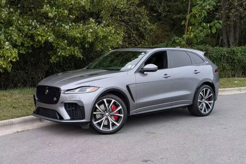 2023 Jaguar F-PACE SVR photo 1