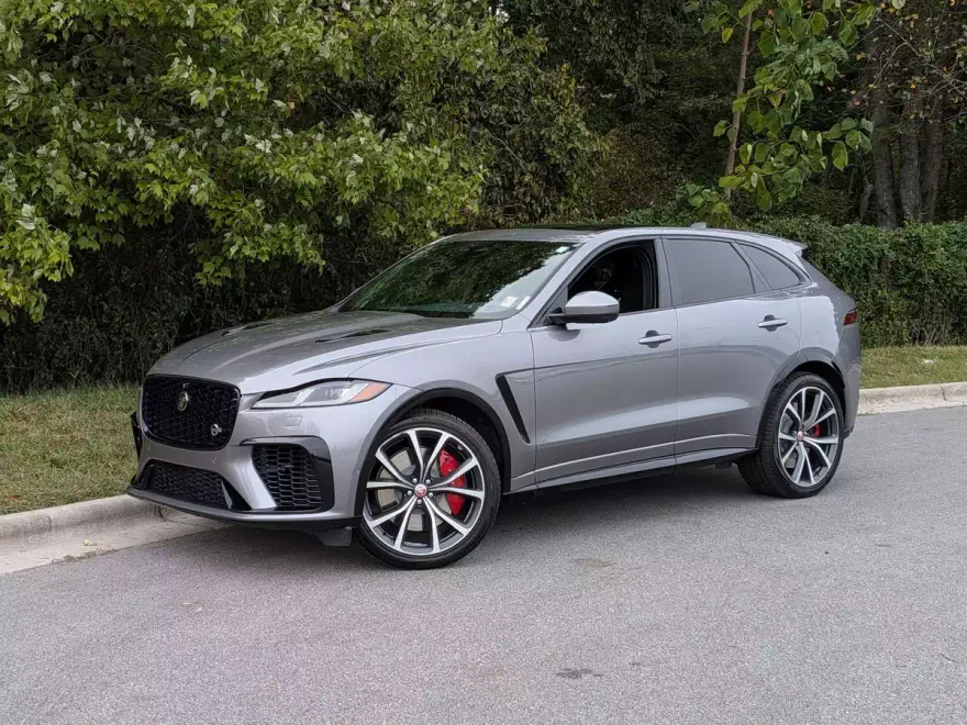 2023 Jaguar F-PACE SVR photo 1